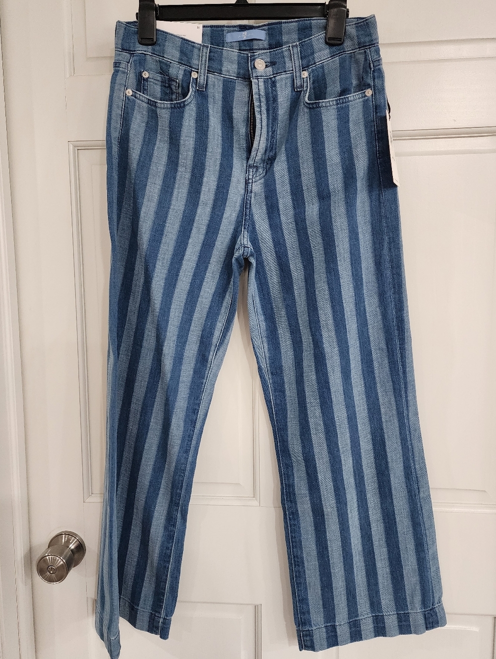 7 For All Mankind "Alexa" Wide-Leg Jeans - Picture 5 of 11